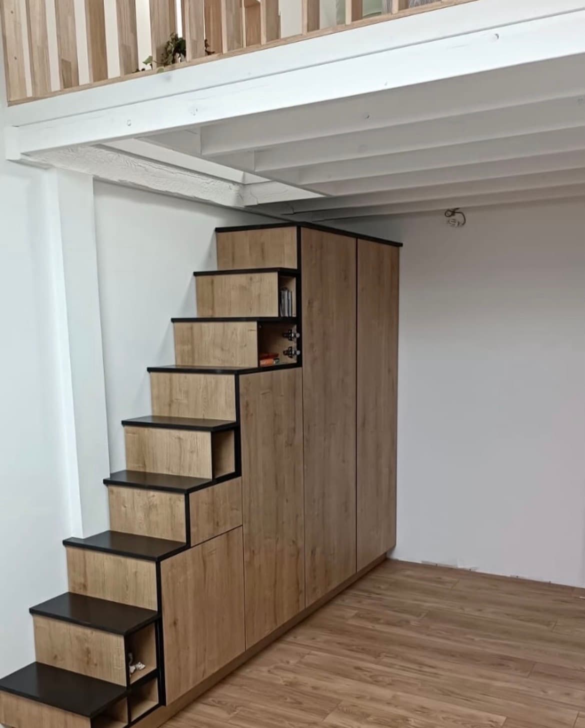 AGENCEMENT ESCALIER AVEC RANGEMENTS