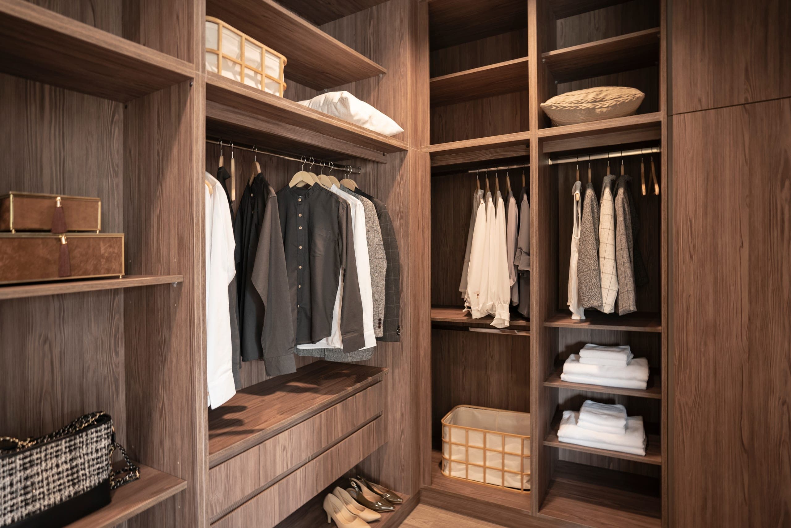 Sur mesure : 5 astuces pour créer le dressing sur mesure parfait.