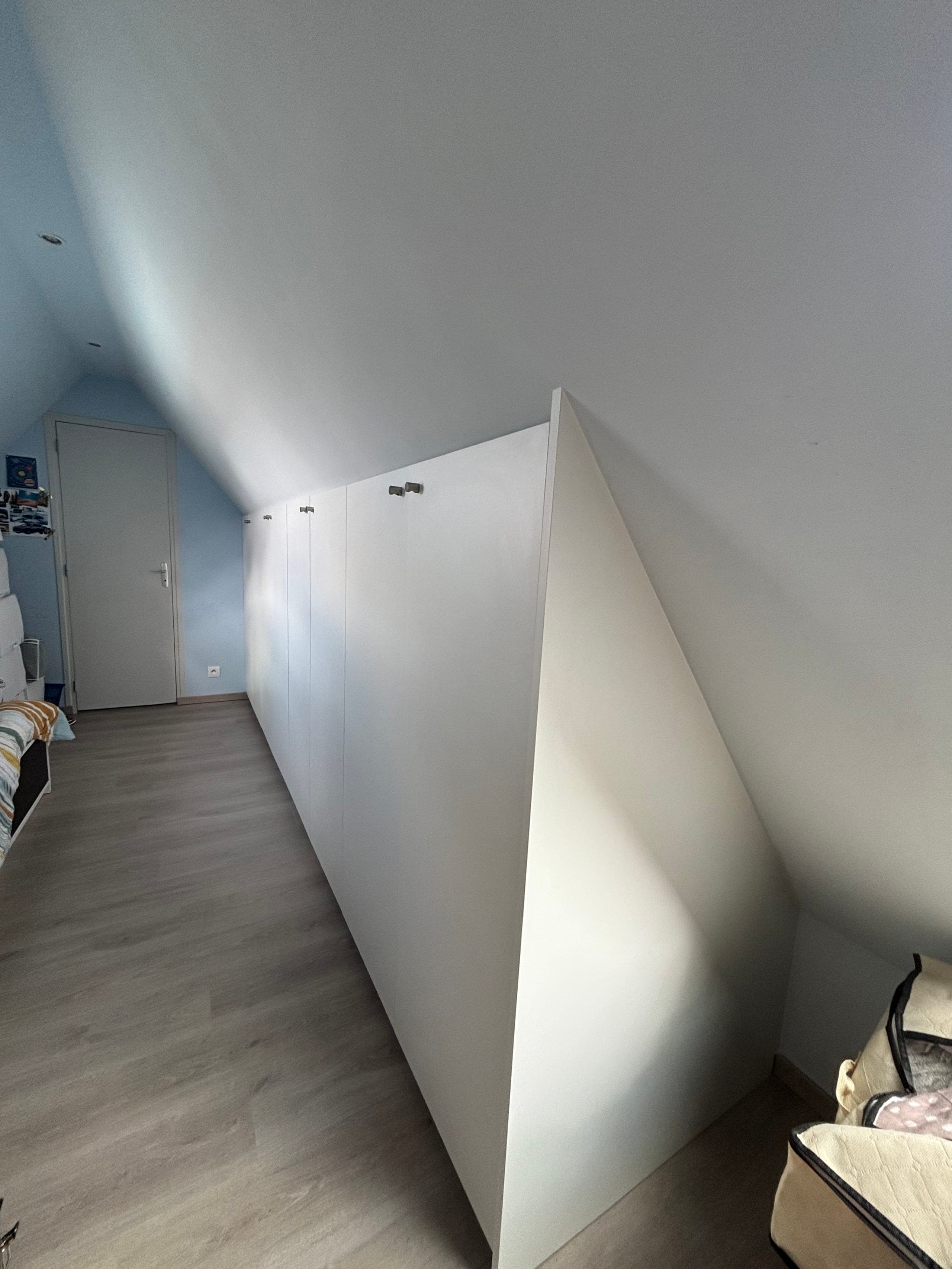 AGENCEMENT PLACARDS SOUS PENTE