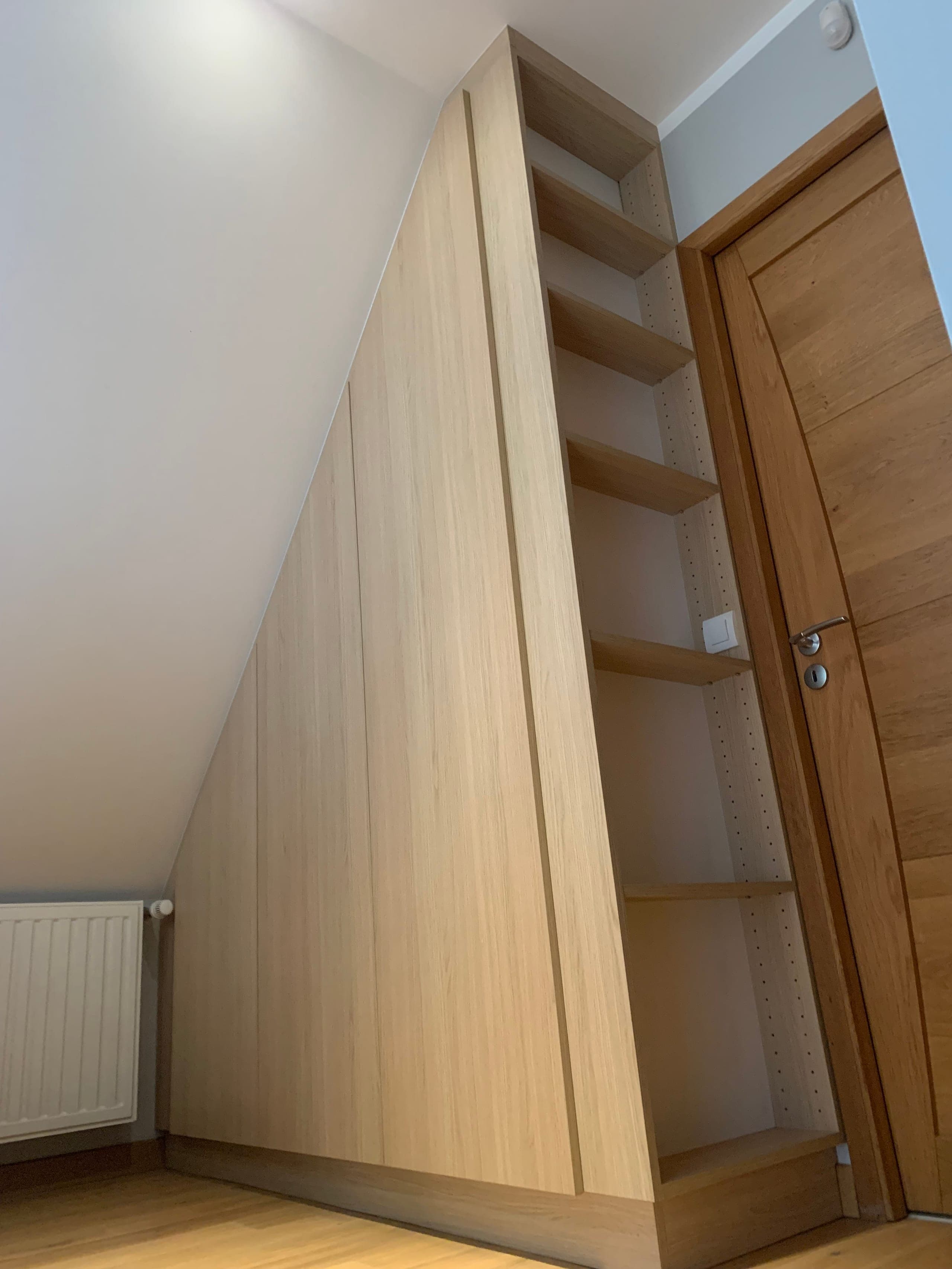 AGENCEMENT DRESSING SOUS PENTE
