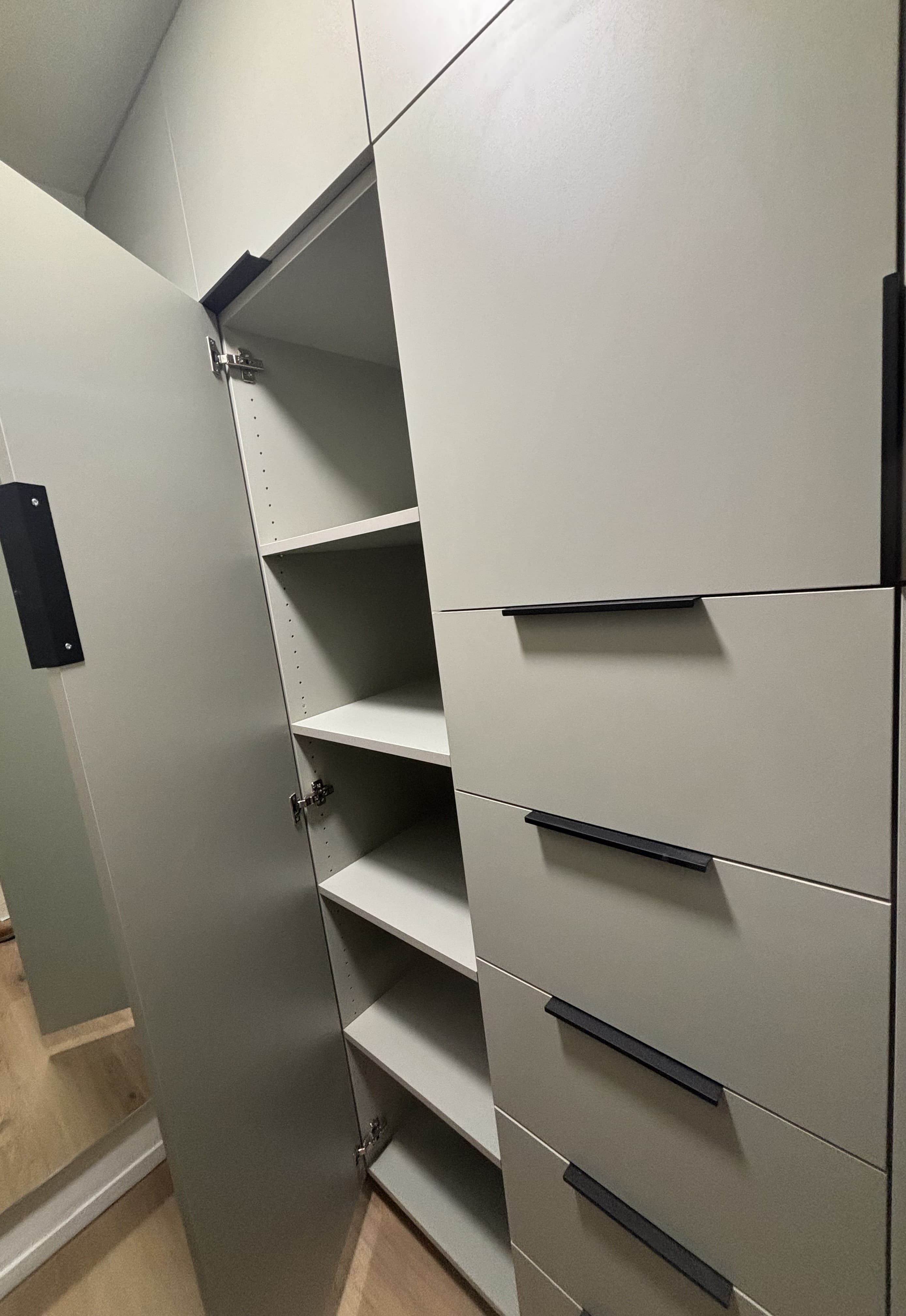 AGENCEMENT D'UN DRESSING — photo 1