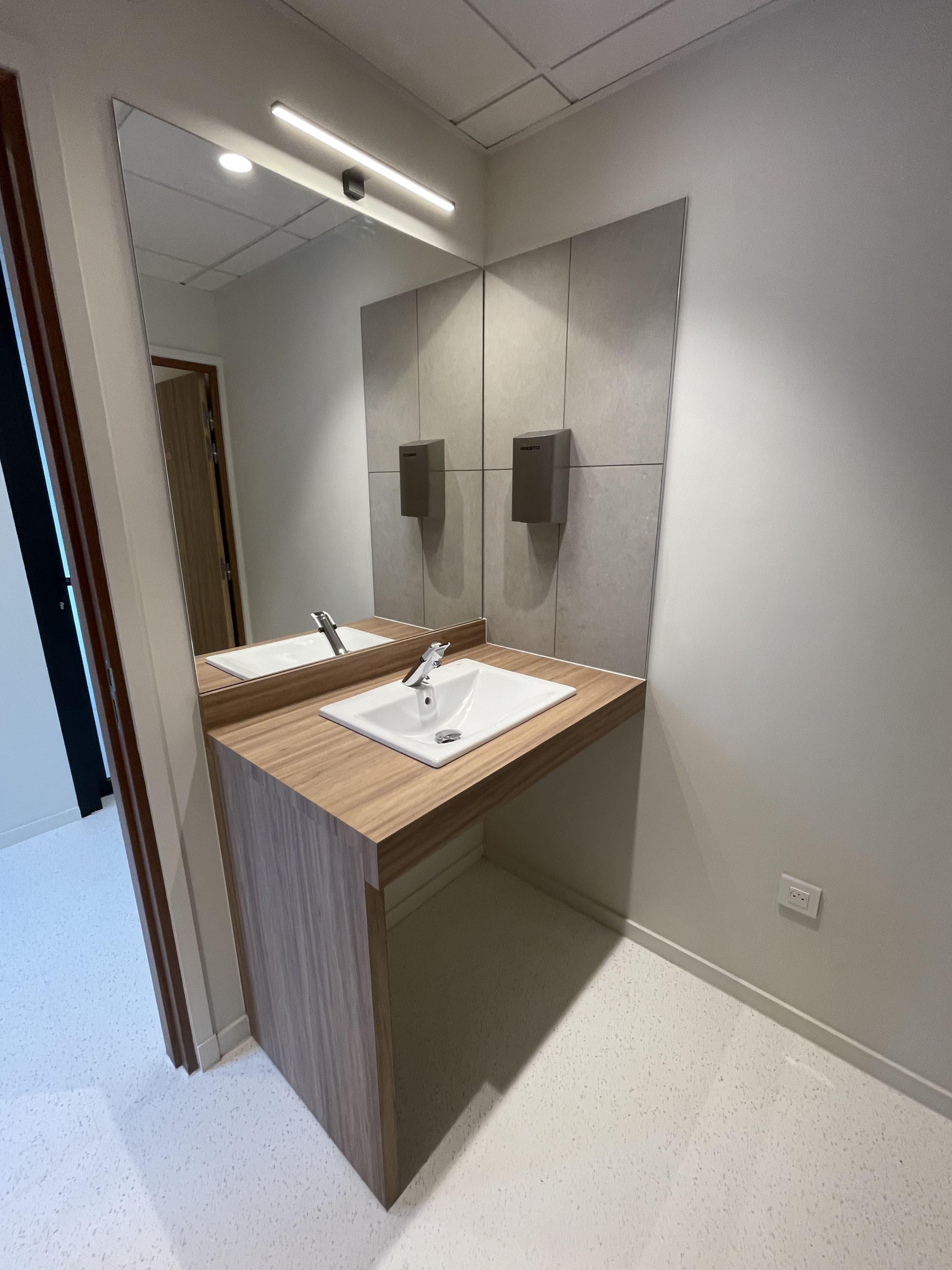 AGENCEMENT BUREAUX